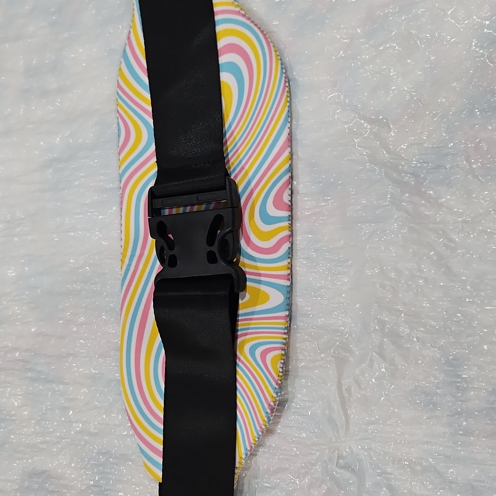 Running Pouch - Picture 3 of 3